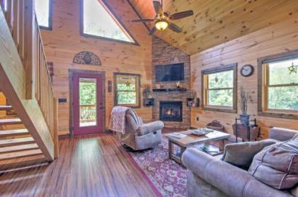 Scenic Fox Ridge Cabin on 4 Acres with Hot tub North Carolina