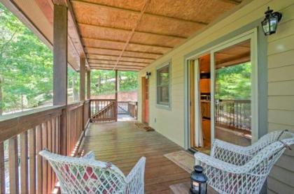 Charming Fox Den Cabin in Whittier with Hot Tub! - image 1