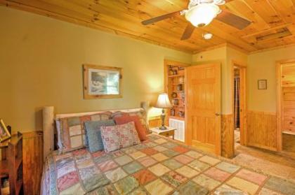 Charming Fox Den Cabin in Whittier with Hot Tub! - image 2