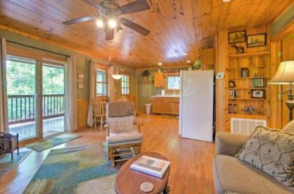 Charming Fox Den Cabin in Whittier with Hot Tub! - image 3