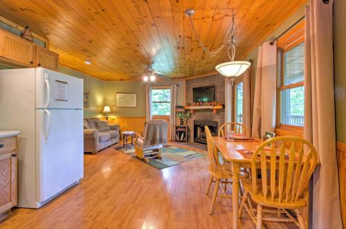 Charming Fox Den Cabin in Whittier with Hot Tub! - image 5