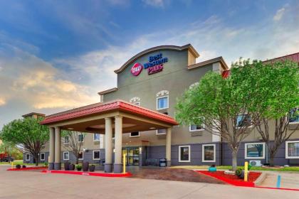 Best Western PLUS University Inn & Suites - image 1