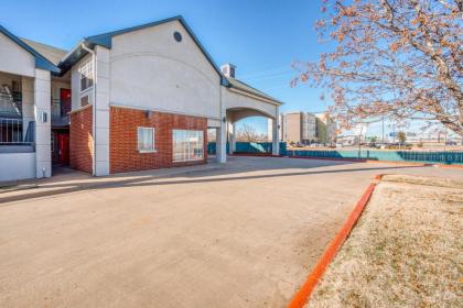 OYO Hotel Wichita Falls I-44 Sheppard Airforce - image 1