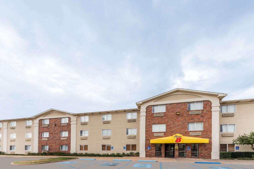 Super 8 by Wyndham Wichita Falls - main image