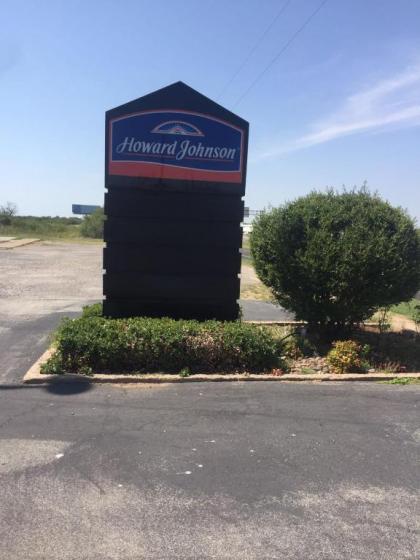 Howard Johnson by Wyndham Wichita Falls - image 8