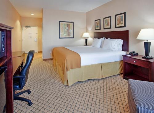 Holiday Inn Express Hotel & Suites Wichita Airport an IHG Hotel - image 2