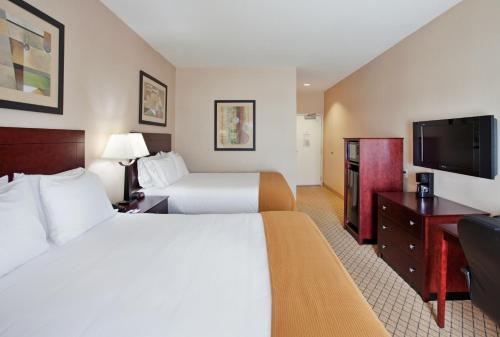 Holiday Inn Express Hotel & Suites Wichita Airport an IHG Hotel - image 4