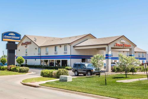 Howard Johnson by Wyndham Wichita Airport - main image