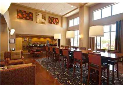 Hampton Inn & Suites Wichita-Northeast - image 3