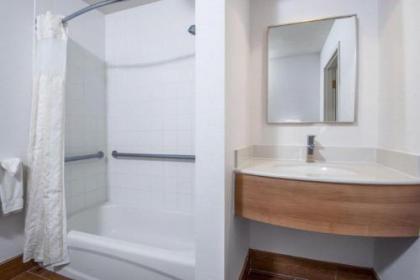 Hilton Garden Inn Wichita - image 4