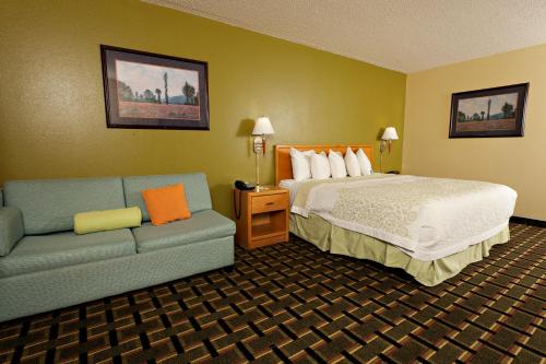 Sky Palace Inn & Suites Wichita North - main image