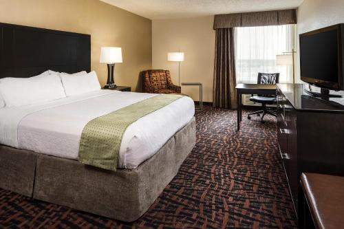 Holiday Inn Wichita East I-35 an IHG Hotel - image 3