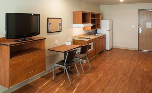 WoodSpring Suites Wichita North - image 2