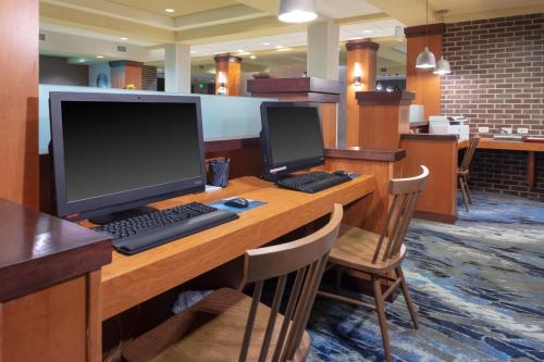 Fairfield Inn & Suites by Marriott Wichita Downtown - image 3