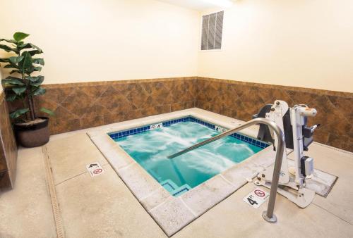 Best Western Plus Eastgate Inn & Suites - image 4