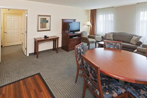 Staybridge Suites Wichita an IHG Hotel - image 3