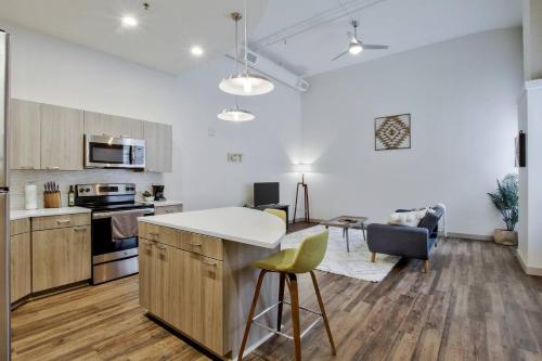 New Downtown Lux Loft + Pool + Valet - main image