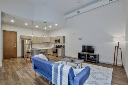 New Downtown Lux Loft + Pool + Valet - image 4