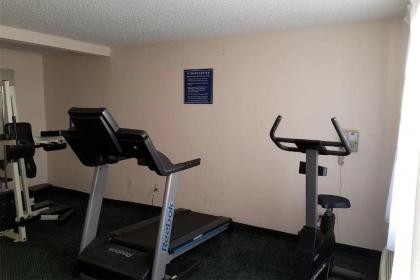 Blue Way Inn & Suites Wichita East - image 14