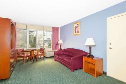 Blue Way Inn & Suites Wichita East - image 17