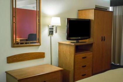 Econo Lodge Wickliffe - Cleveland East - image 3