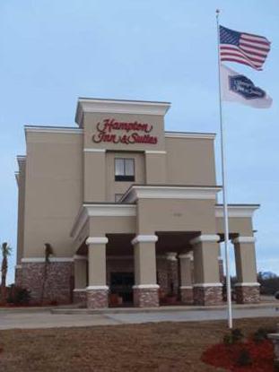 Hampton Inn & Suites Wiggins - image 2