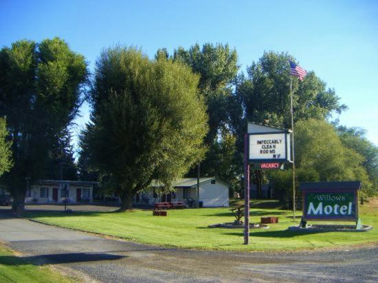 The Willows Motel - main image