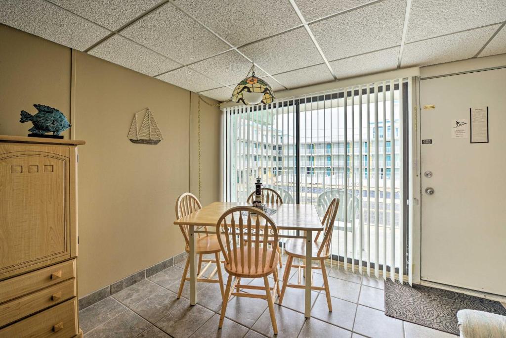 Cozy Oceanfront Condo with Pool and Beach Access! - image 4