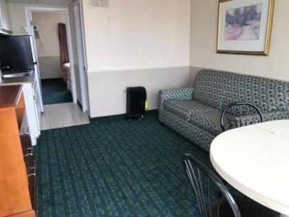 Days Inn & Suites by Wyndham Wildwood - image 3