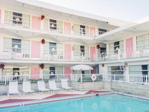 Pink Champagne Motel - main image