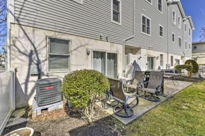 Wildwood Townhome with Patio 1 Block To The Beach! - image 2