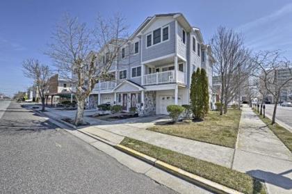 Wildwood Townhome with Patio 1 Block To The Beach! - image 4