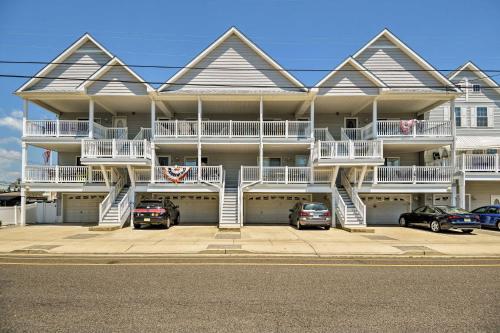 Condo with Deck Walk to Beach and Convention Center! - main image