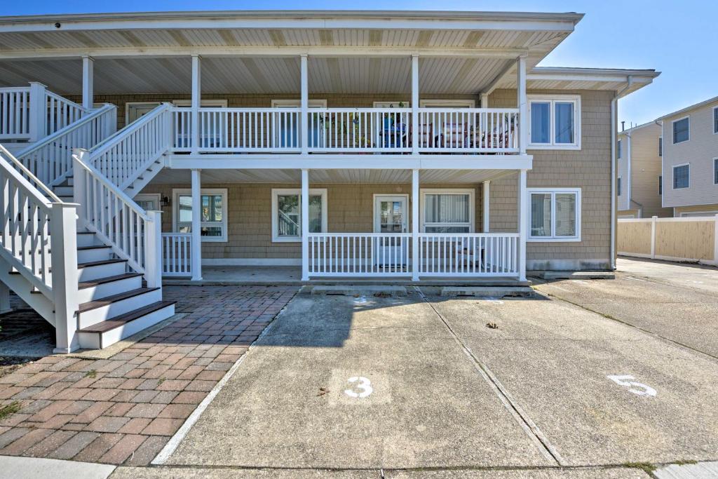 Beach Block Wildwood Condo - Proximity to Dining! - image 2