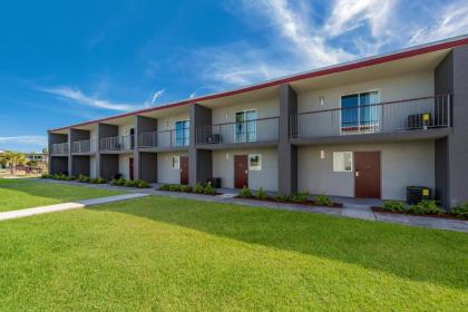 Red Roof Inn & Suites Wildwood FL - image 7