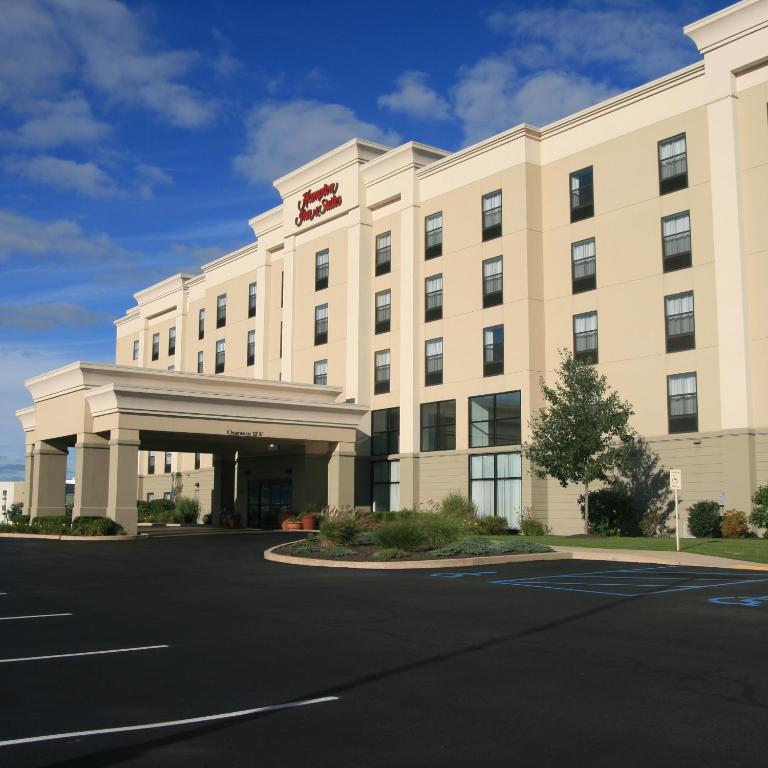 Hampton Inn & Suites Wilkes-Barre - main image