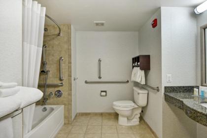 Hampton Inn & Suites Wilkes-Barre - image 11