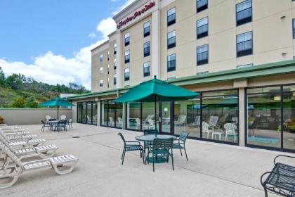 Hampton Inn & Suites Wilkes-Barre - image 3