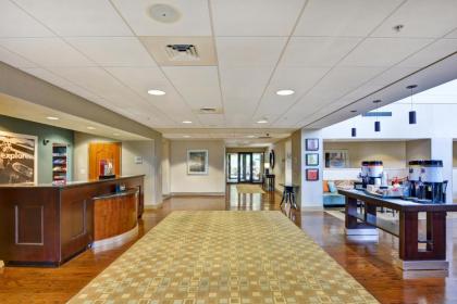 Hampton Inn & Suites Wilkes-Barre - image 9