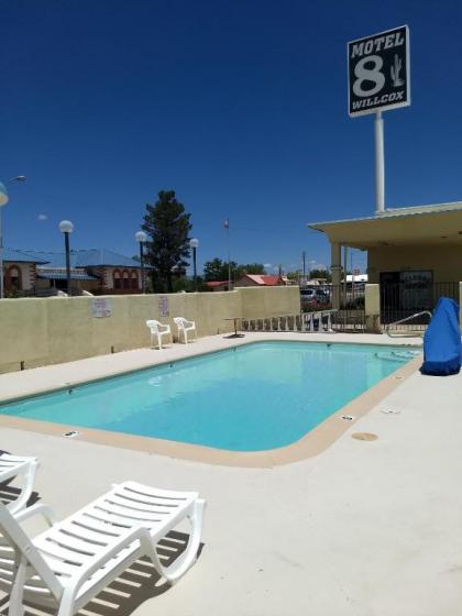 Motel 8 Willcox - image 1