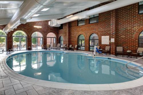 Embassy Suites Williamsburg - image 2