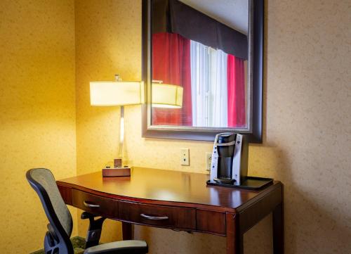 Holiday Inn Express & Suites Williamsburg an IHG Hotel - image 3