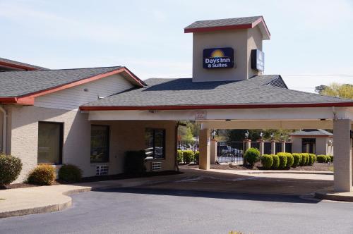 Days Inn & Suites by Wyndham Colonial - main image