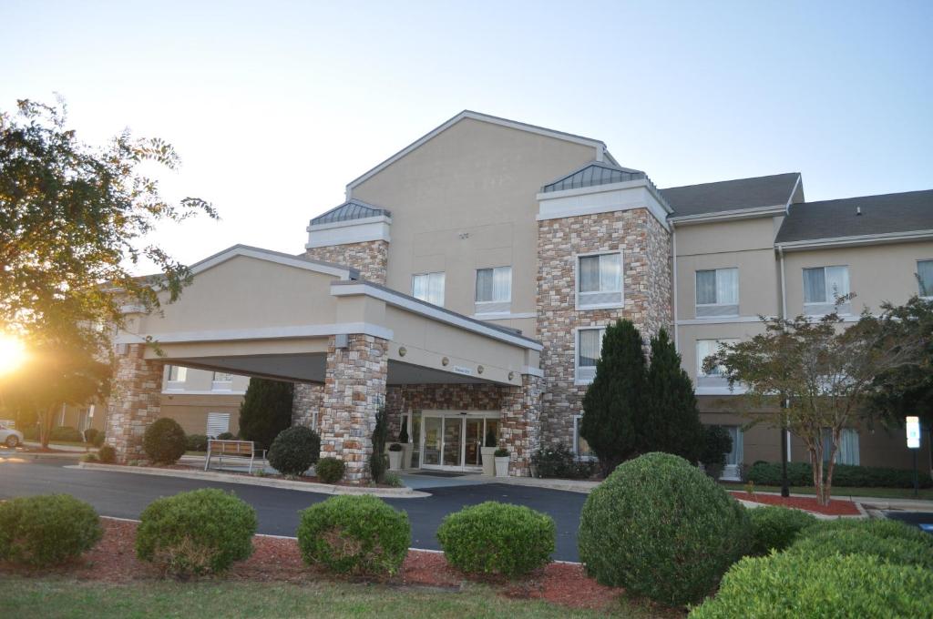 Holiday Inn Express Williamston an IHG Hotel - main image