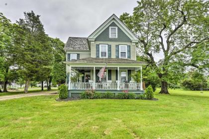 Horse-Friendly Williamstown Farmhouse by Main St!