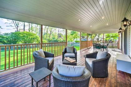 Peaceful Family Home with Fire Pit and Large Yard