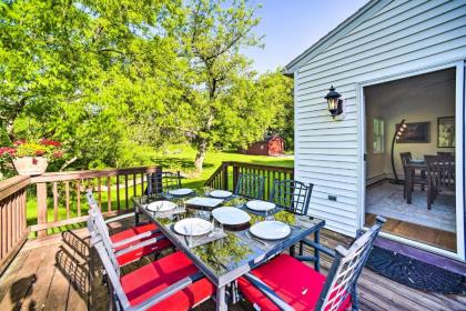 Peaceful Family Home with Fire Pit and Large Yard - image 15