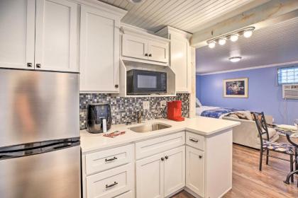 Updated Williamstown Apartment with Kitchen! - image 1