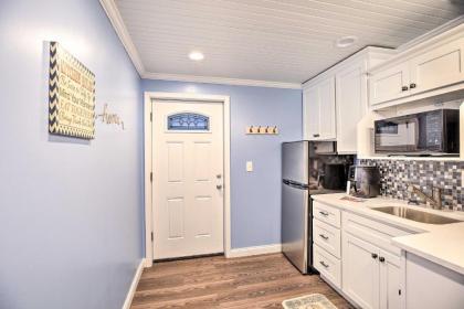 Updated Williamstown Apartment with Kitchen! - image 3