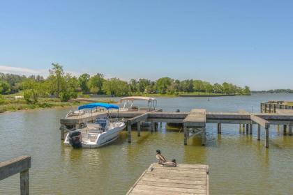 Lake Conroe Queen Studio Cabin 5 - image 9